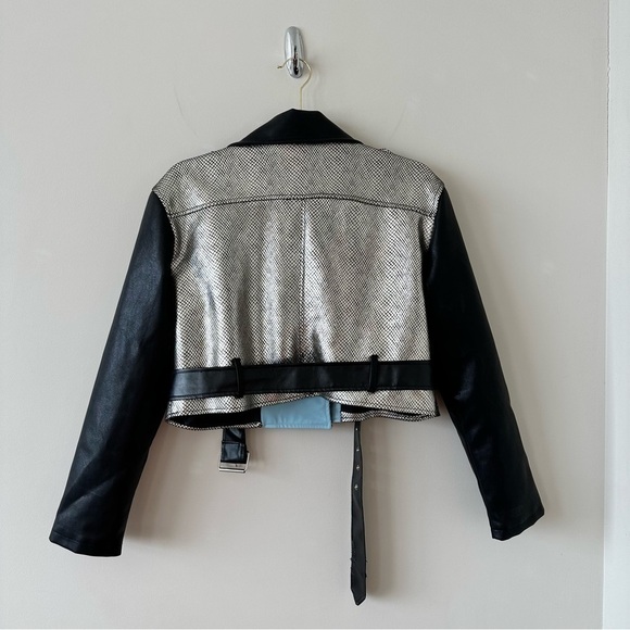 Kate Hewko-Metallic Fine Print Snake Skin Faux Cropped Moto Jacket (Large) - Picture 4 of 16